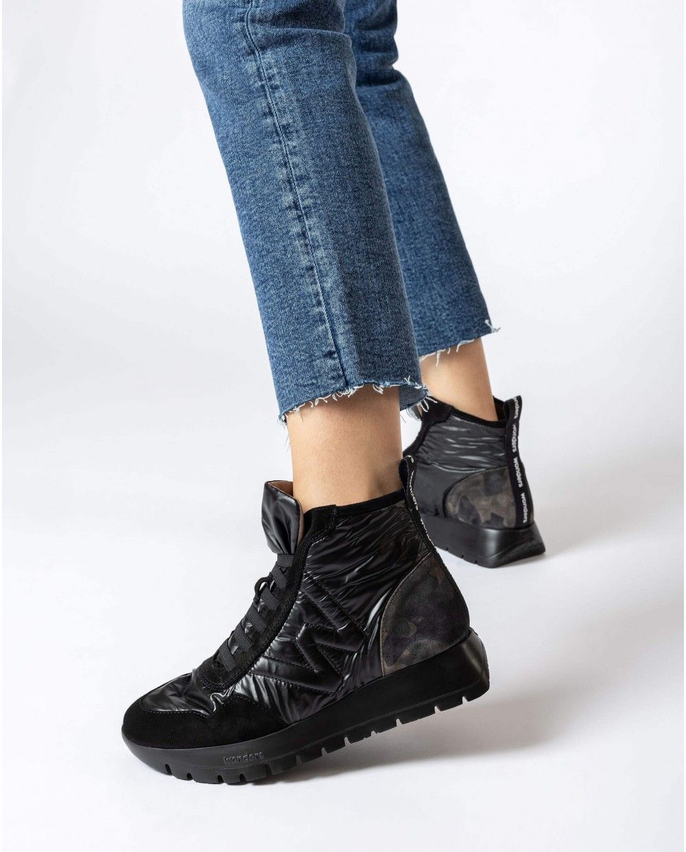 Wonders  A-2415 Negro